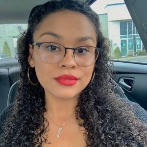 Meet your Posher, Ana